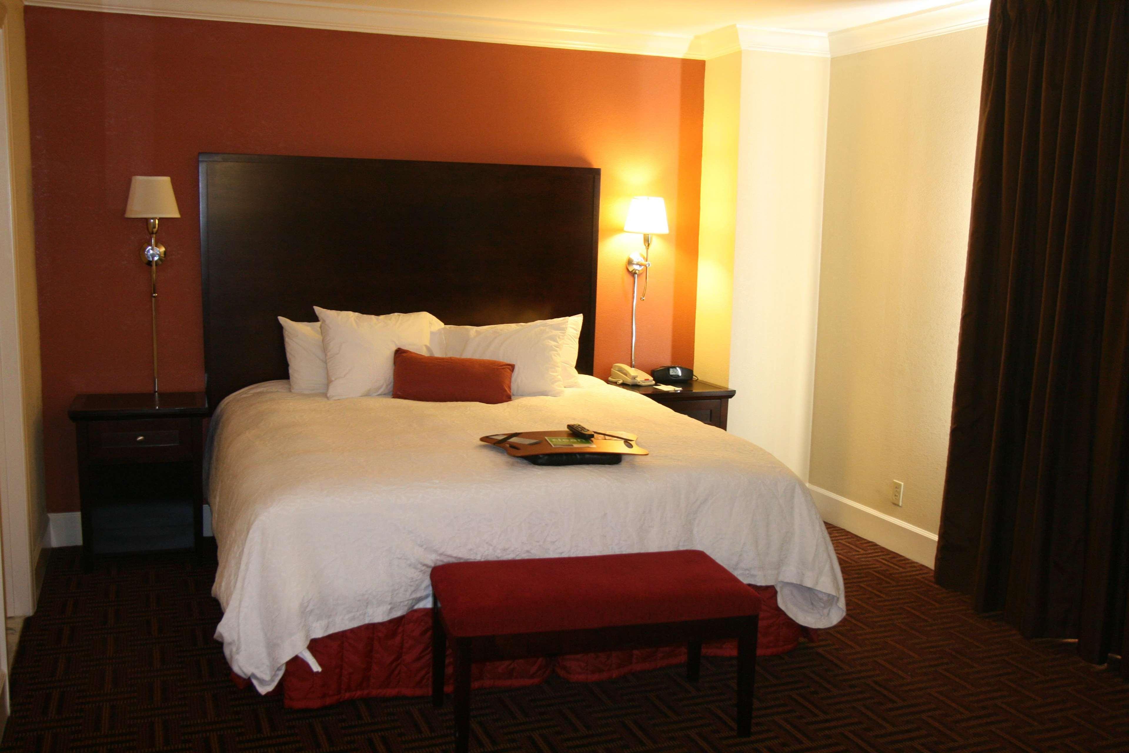 Hampton Inn & Suites Stamford Room photo